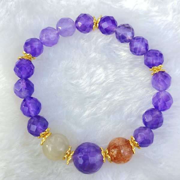 Wang Zhenyi's Introspection: Mediation and Balance by Amethyst and Arusha Elegant Bracelet