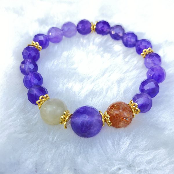 Wang Zhenyi's Introspection: Mediation and Balance by Amethyst and Arusha Elegant Bracelet