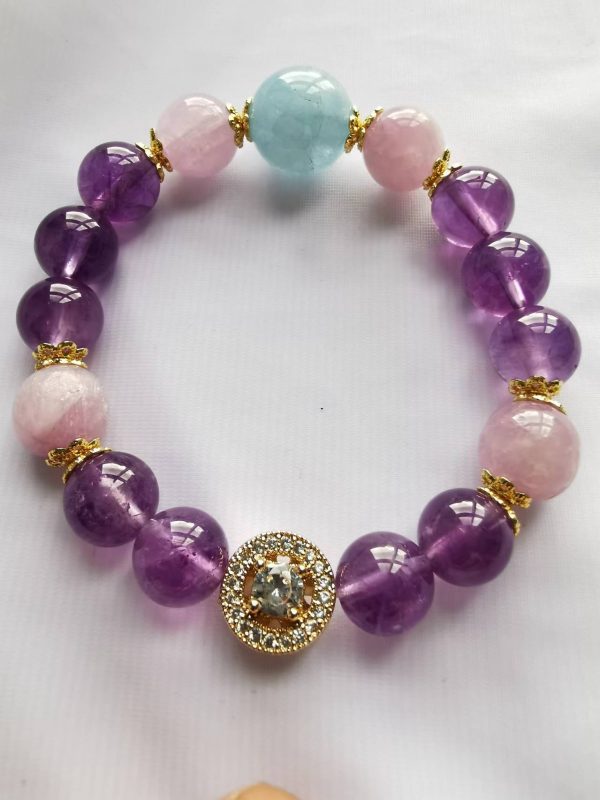 Venus' Shell: Guard Lover and Inspiration Aquamarine Amethyst Bracelet